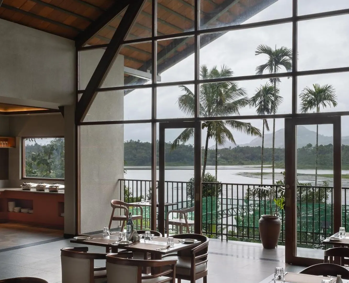 Sterling Lontano Waterfront Wayanad Hotel Meppadi