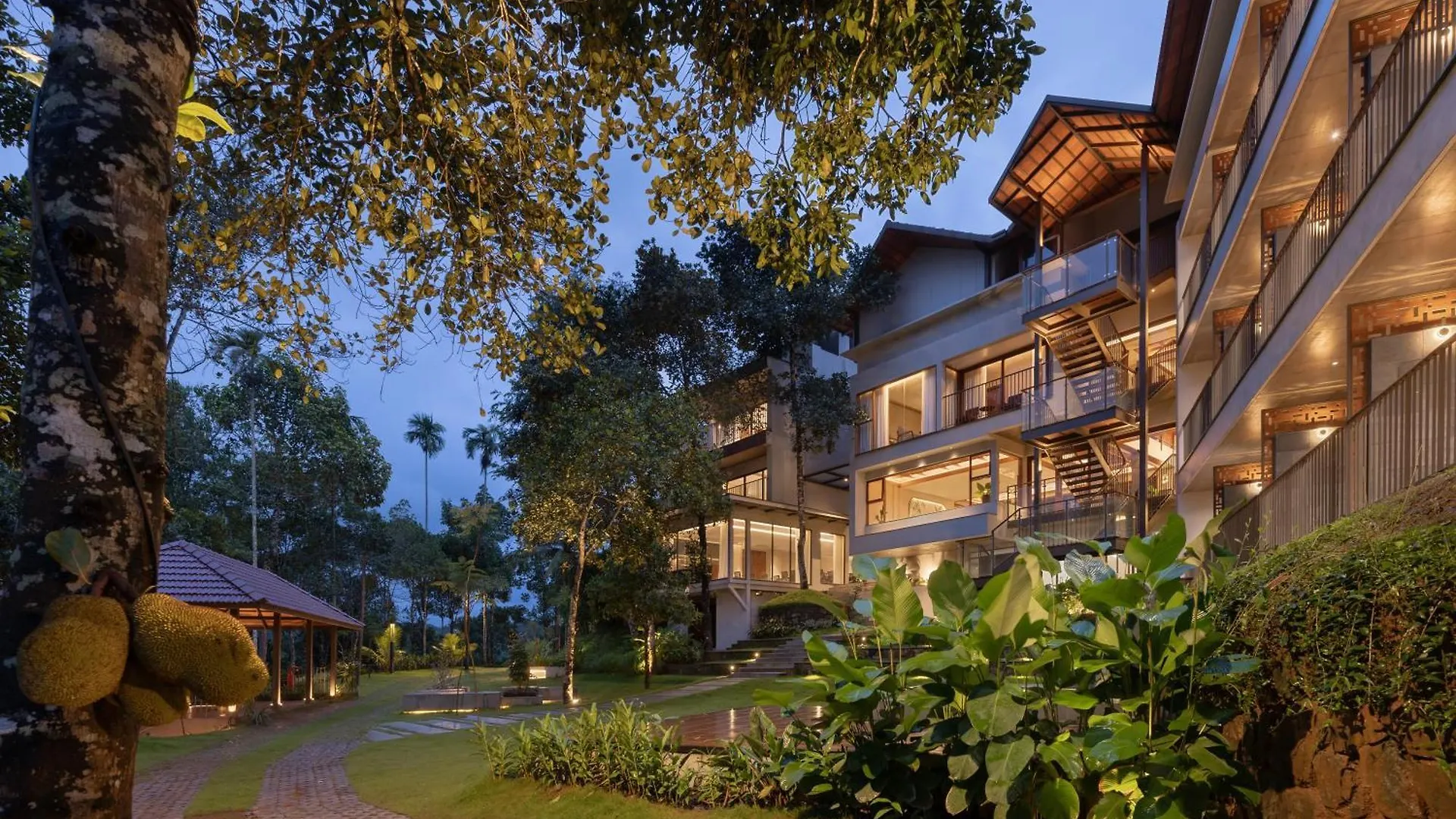 Sterling Lontano Waterfront Wayanad Hotel Meppadi 5*,