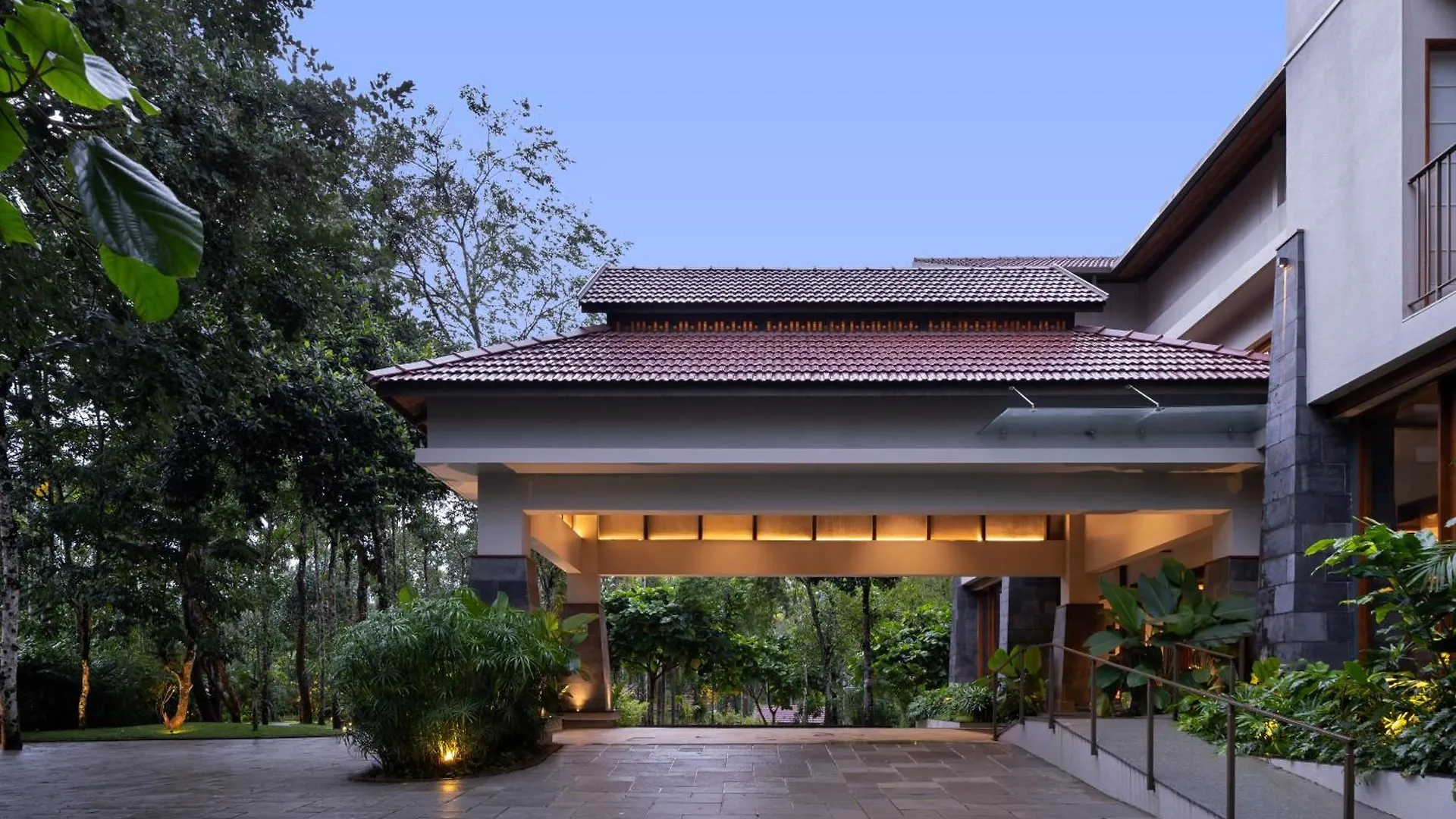 Sterling Lontano Waterfront Wayanad Hotel Meppadi Resort