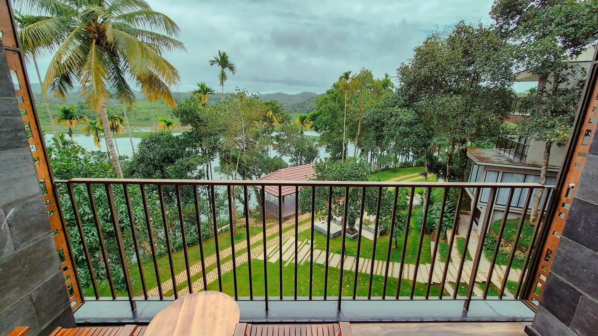 Resort Sterling Lontano Waterfront Wayanad Hotel Meppadi