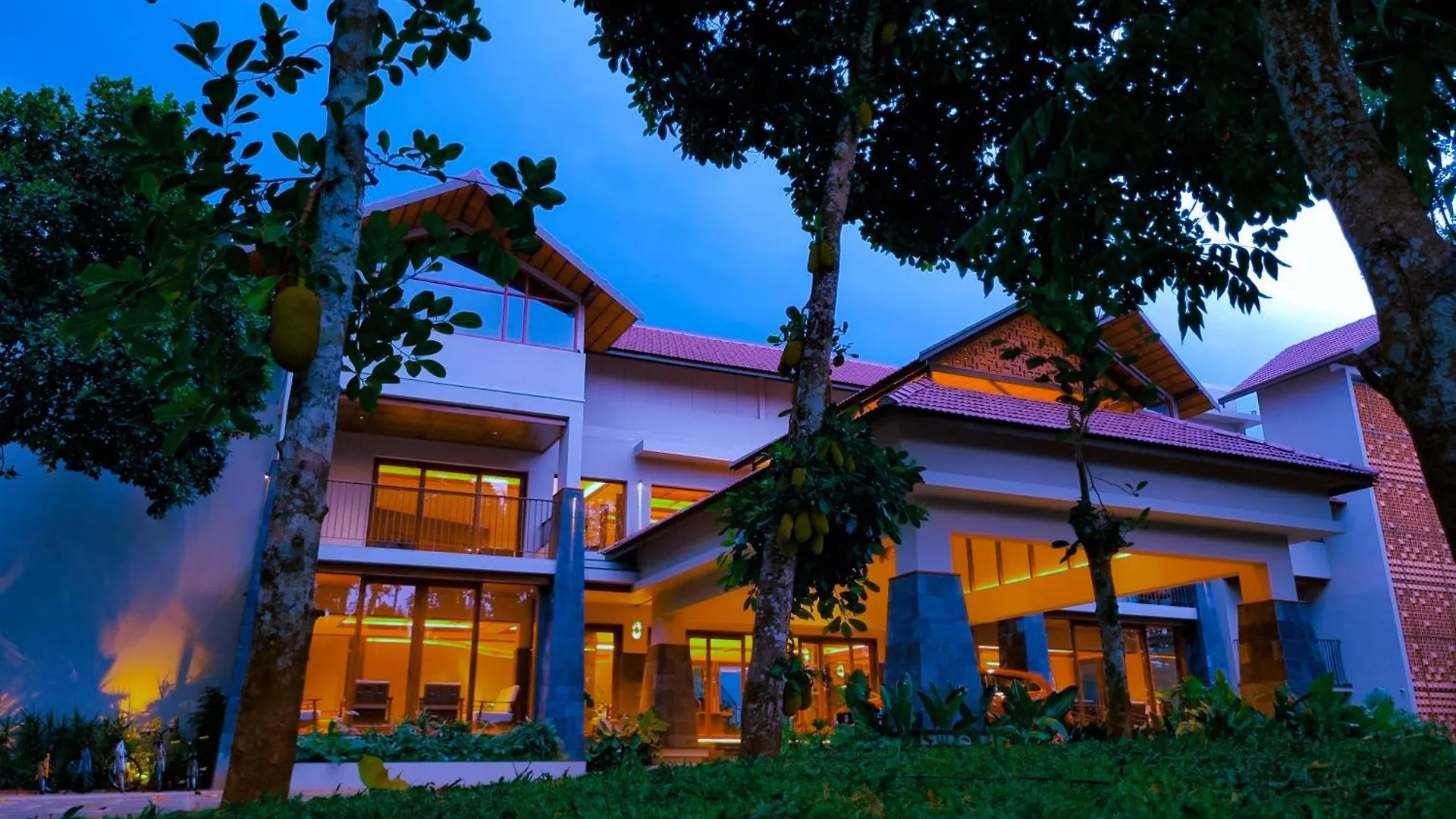 Sterling Lontano Waterfront Wayanad Hotel Meppadi India