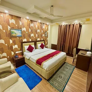 Vista Inn, Karol Bagh, New - Near Metro Hotel