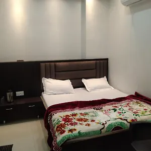 Butterflyi - Near Kashi Vishwanath Temple - Will Be Confirmed After Advance Only Guest house