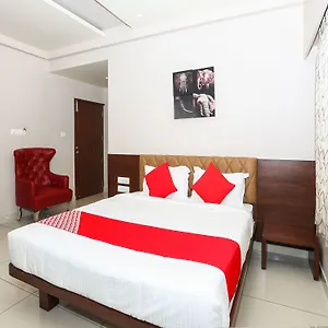 Oyo 15220 Jn Hotel
